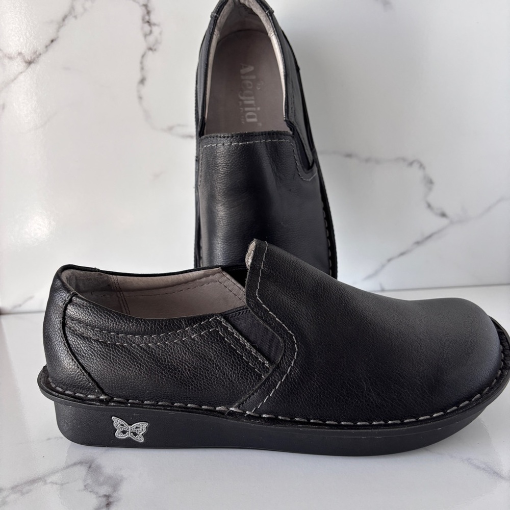 Alegria 38 ~ 7.5/ Black Leather Comfort Clog Stretch Side Gore Slip-on